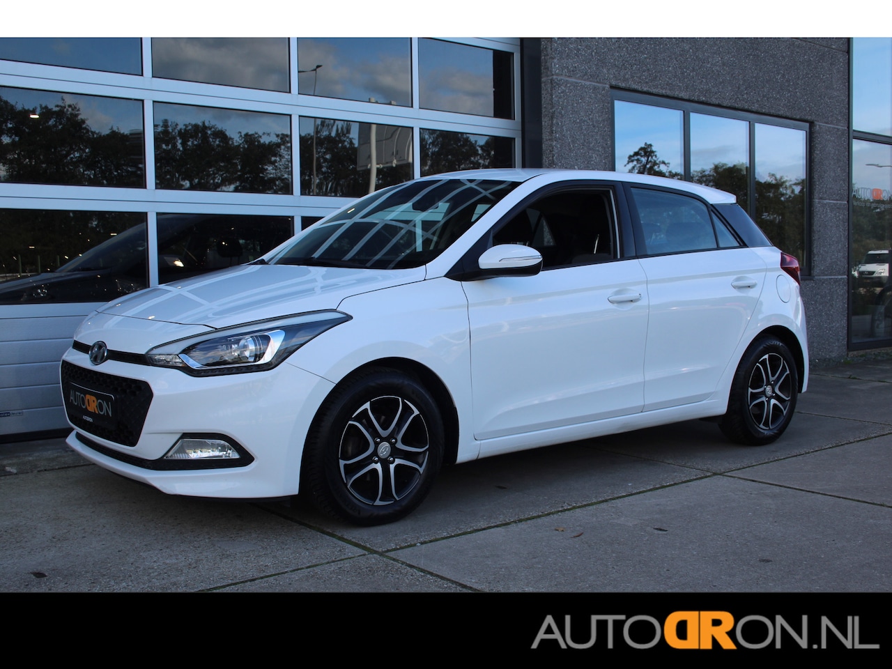 Hyundai i20 - 1.2 HP i-Motion Comfort Nw Model 5 Drs Navigatie / LM  / Cruise Control - AutoWereld.nl
