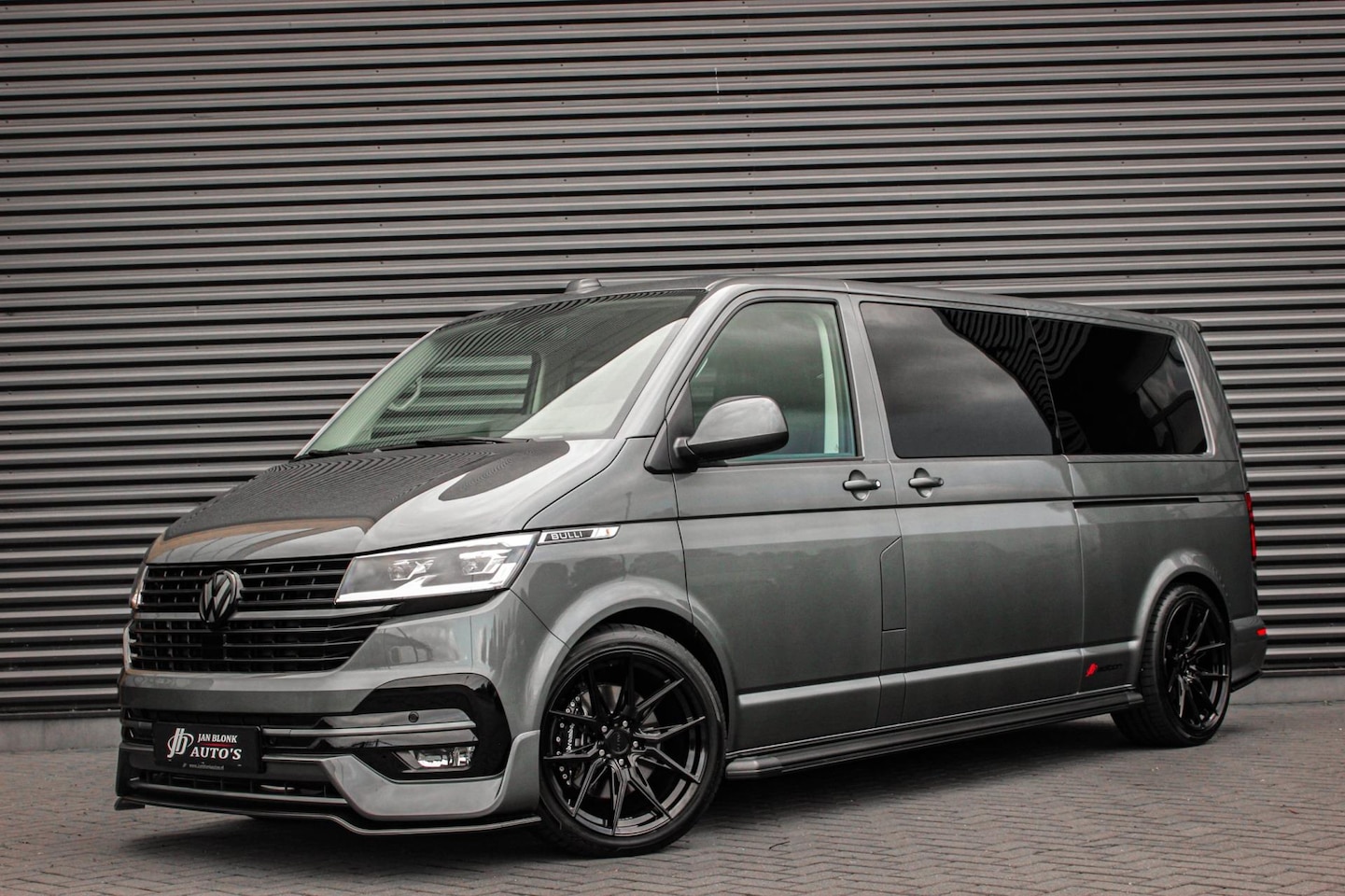 Volkswagen Transporter - 2.0 TDI L2H1 204PK BULLI DC DUBBEL CABINE / LEIGHTONVANS BODYKIT / FULL OPTINS / LEDER / F - AutoWereld.nl