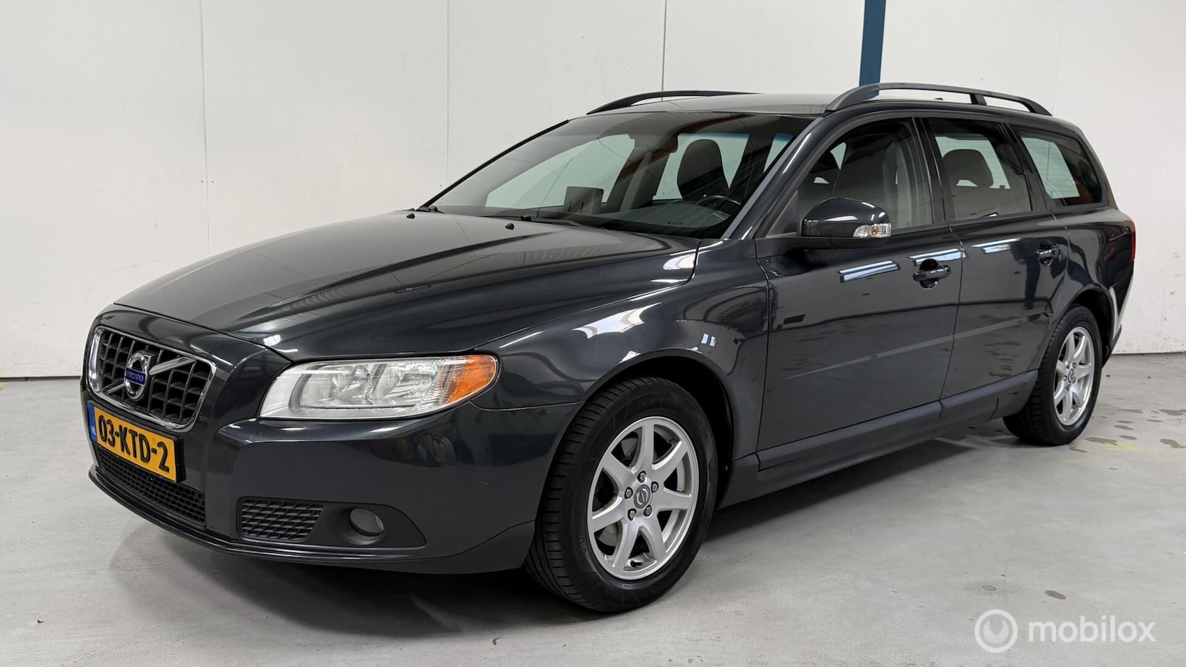 Volvo V70 - 2.0 Momentum NL-AUTO / LEER / NAVI - AutoWereld.nl