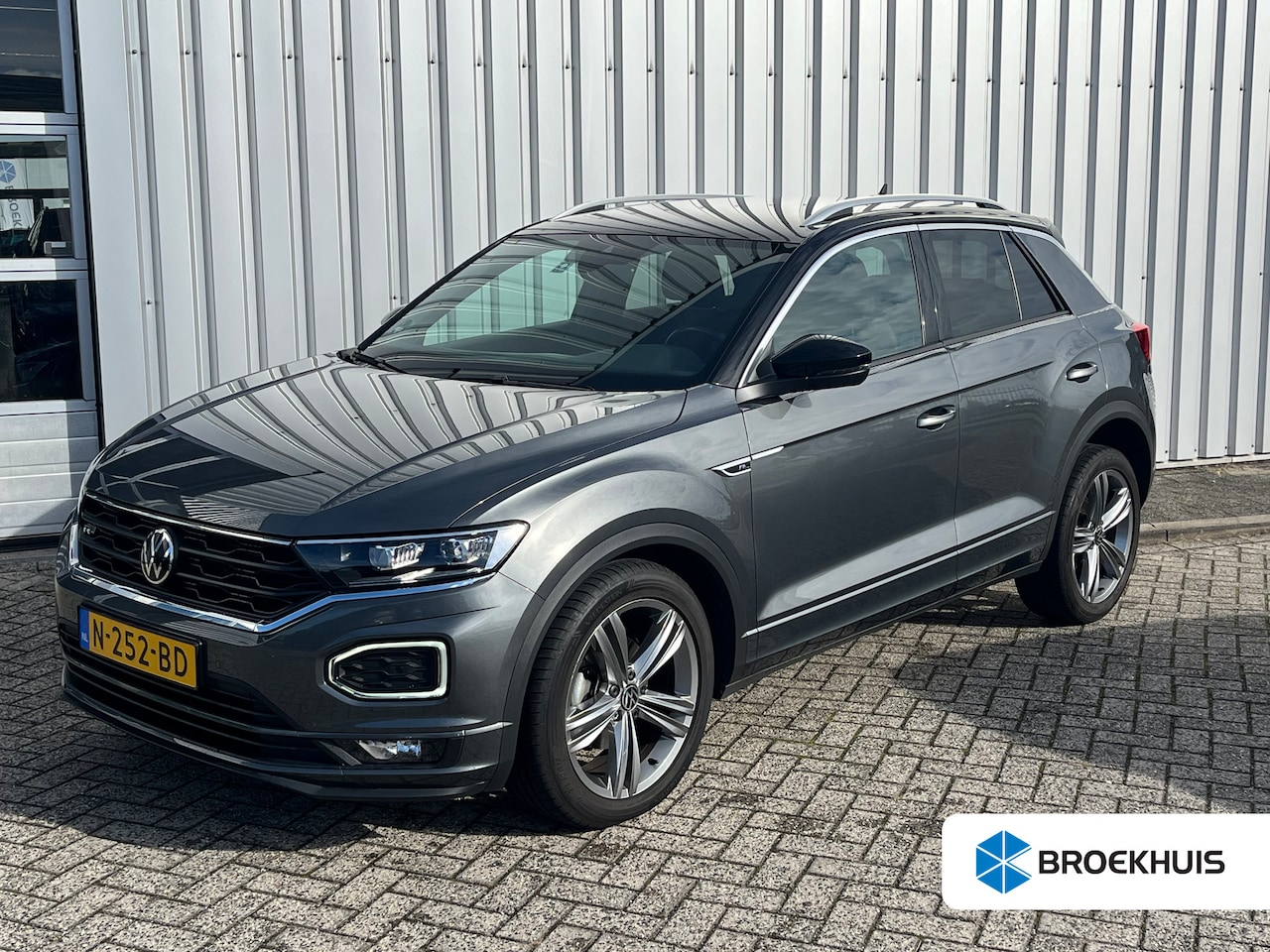 Volkswagen T-Roc - 1.5 TSI Sport Business R l Digitaal Dash l Stoelverwarming l Elektr. Achterklep l R-Line i - AutoWereld.nl