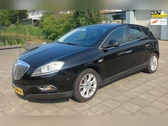 Lancia Delta - 1.4-16V Oro, airco, navigatie, cruise Controle, aluminium velgen