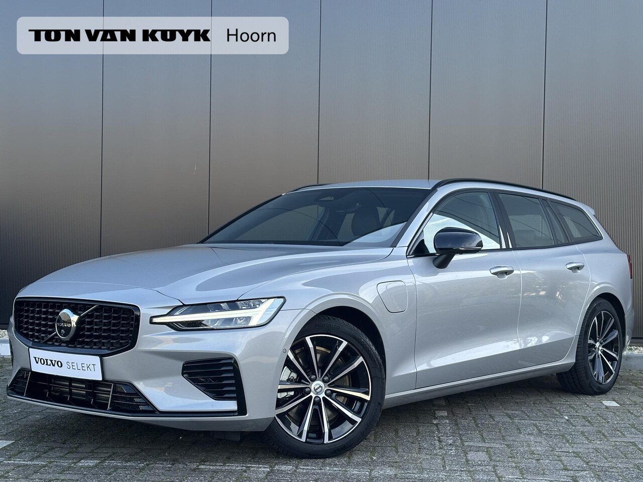Volvo V60 - 2.0 T6 Plug-in hybrid AWD Plus Dark Adaptive Cruise Control / BLIS / 360 camera / Electr. - AutoWereld.nl