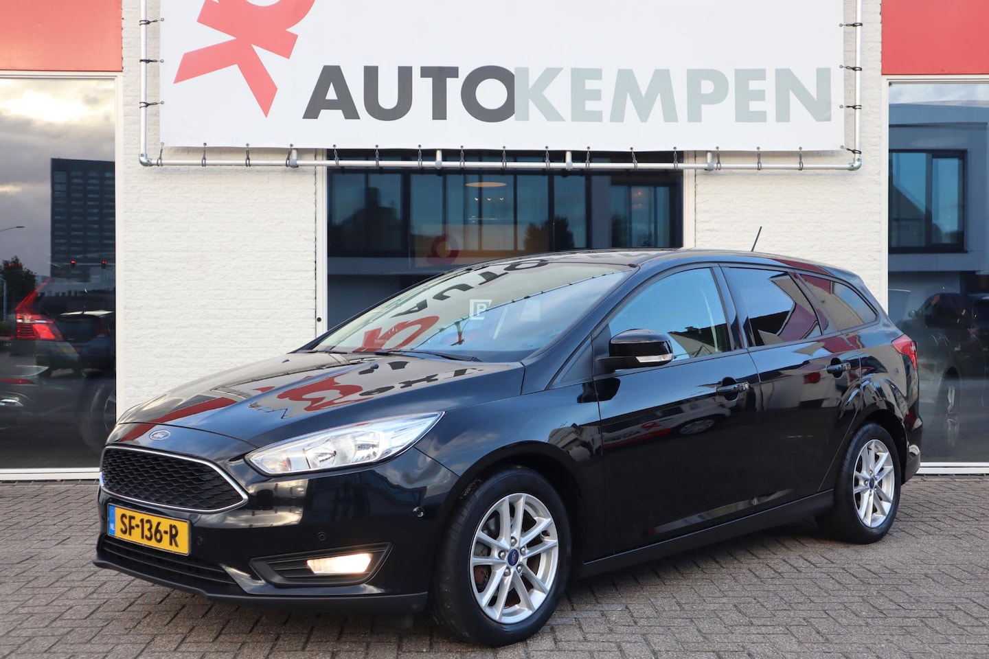 Ford Focus Wagon - 1.0 TITANIUM PARKASSIST|NAVI|TREKHAAK AFNEEMBAAR|APPLE CARPLAY - AutoWereld.nl