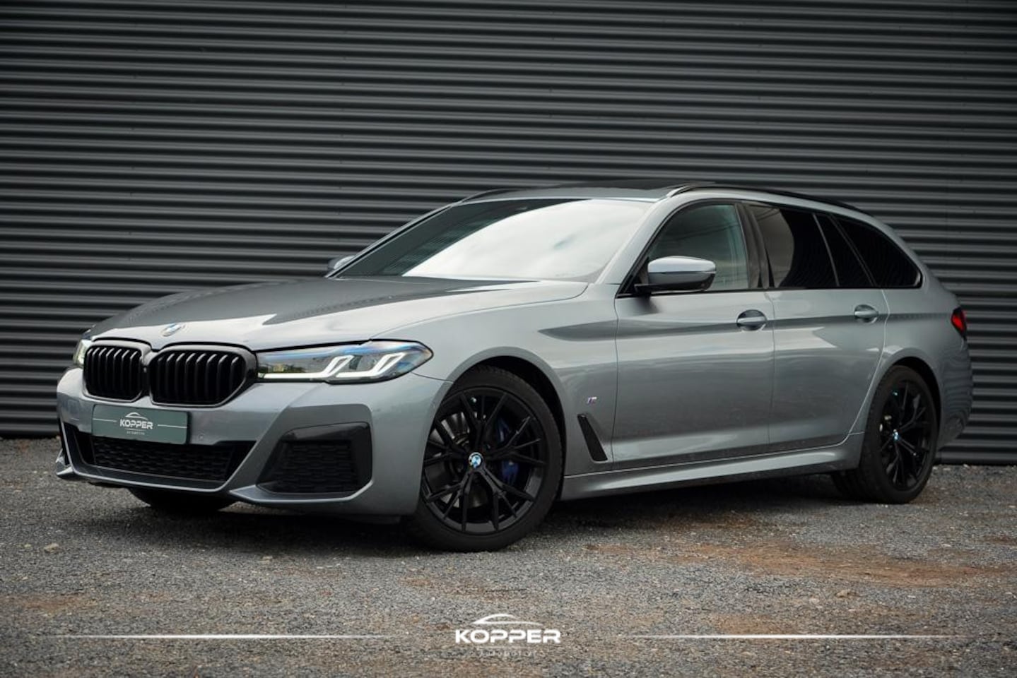 BMW 5-serie Touring - 530i High Executive / M-Pakket / Pano / HUD / Trekhaak / Incl BTW / Laser - AutoWereld.nl