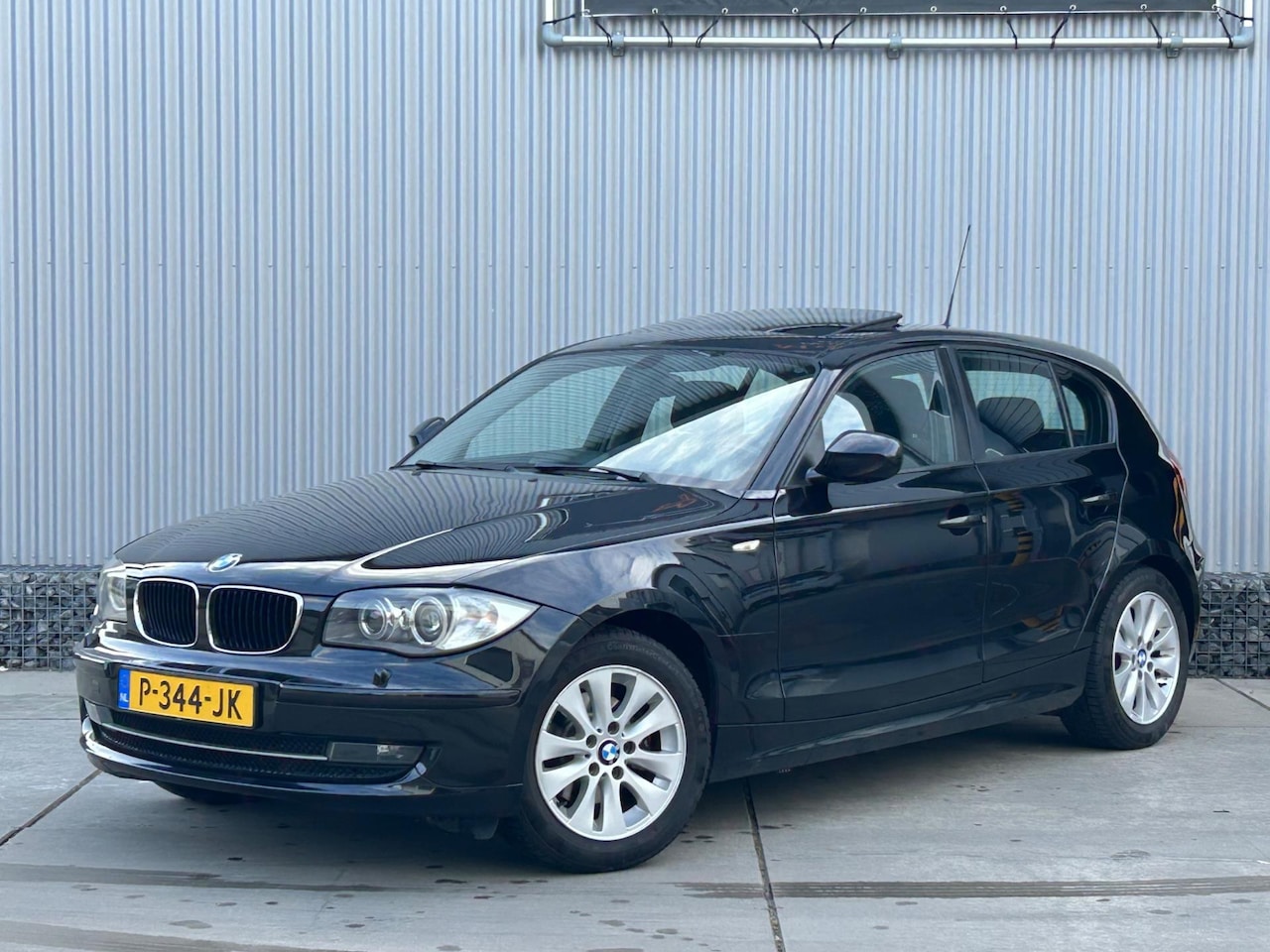 BMW 1-serie - 118i 118i, Automaat, Dakraam, Clima, Cruise, Navi, Onderhoudshistorie - AutoWereld.nl