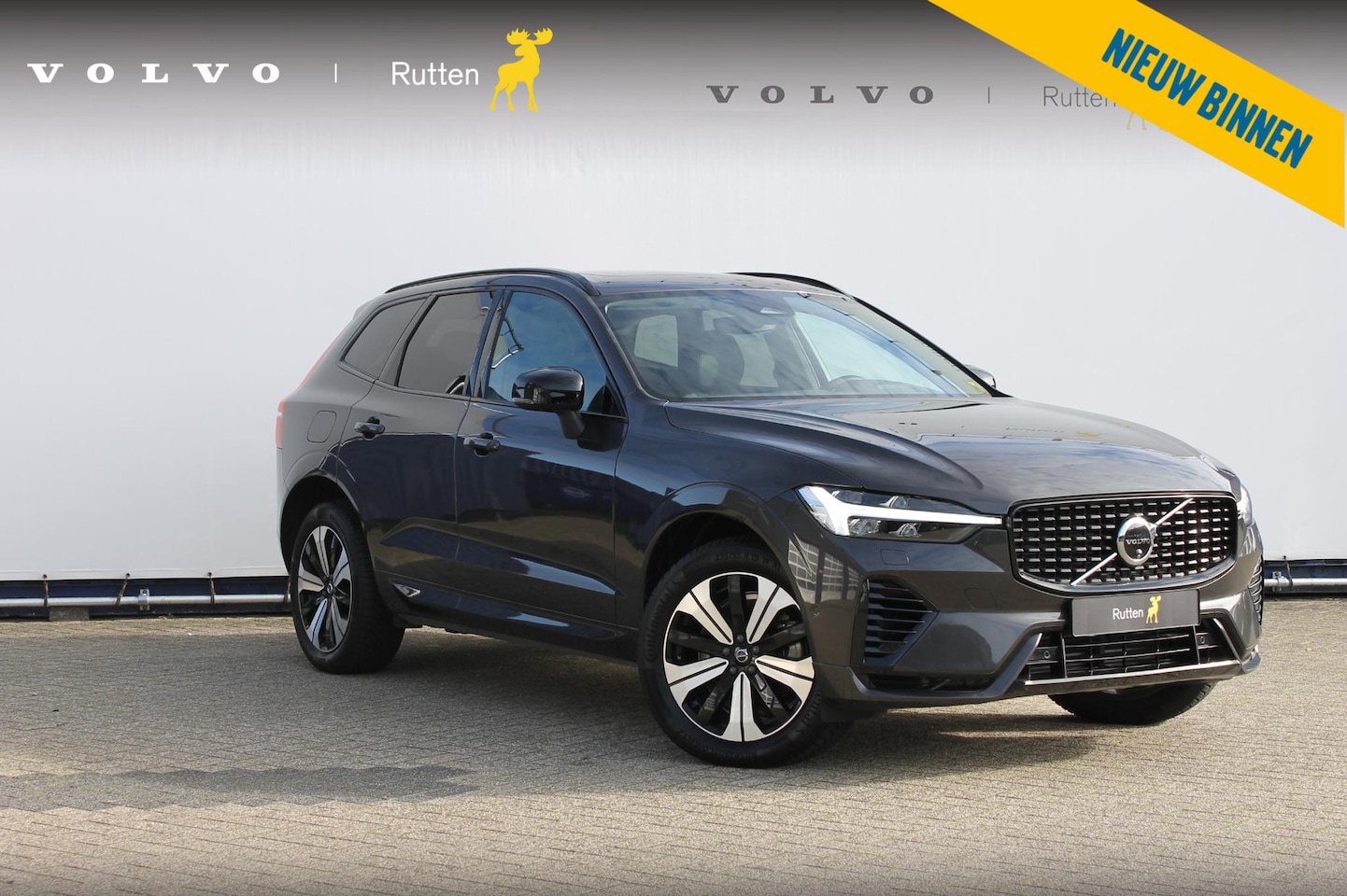 Volvo XC60 - 2.0 T6 Plug-in hybrid AWD Plus Dark Adaptieve cruise control / Panoramisch schuif-kantelda - AutoWereld.nl