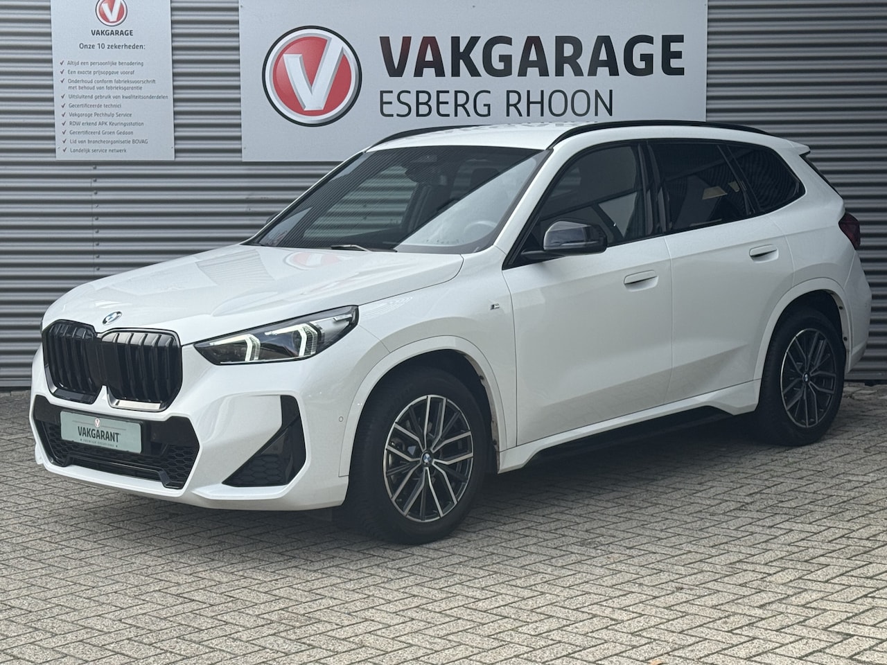 BMW X1 - sDrive18i M-SPORT NAVI/CAM,LED,KESSY - AutoWereld.nl