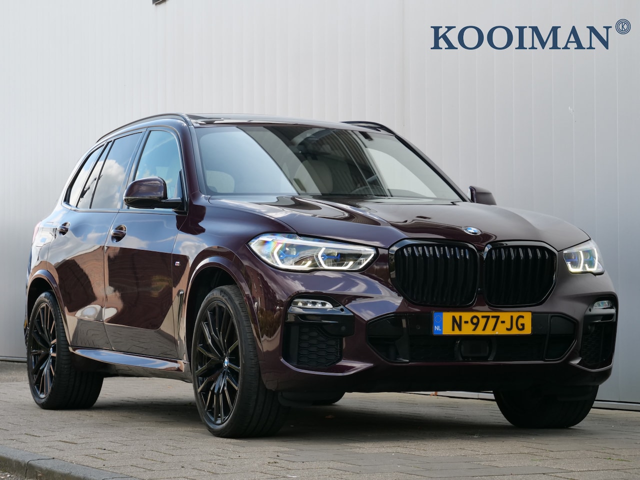 BMW X5 - xDrive40d High Executive 340pk Automaat Leder / Schuifdak / Trekhaak / Sky Lounge - AutoWereld.nl