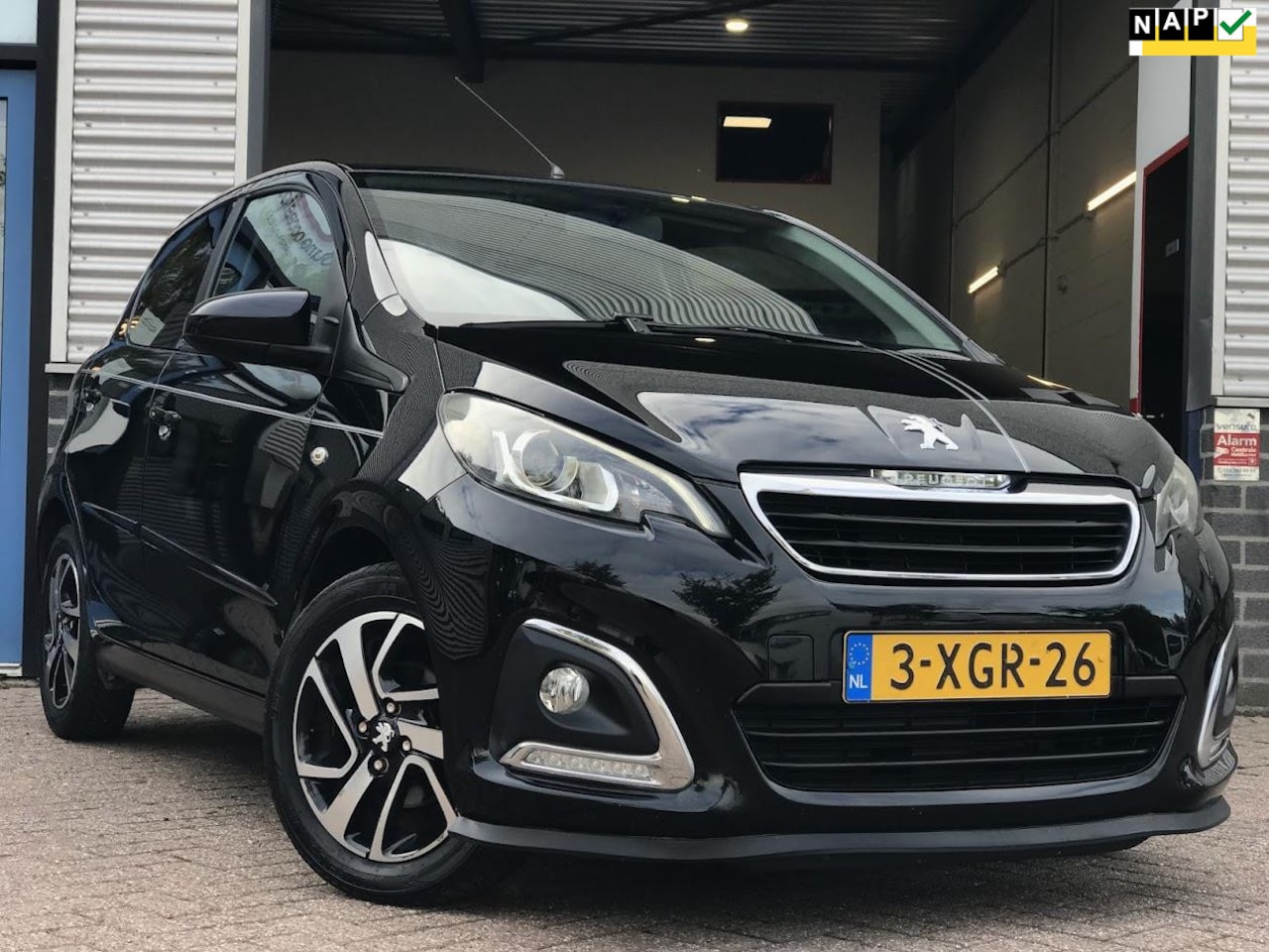 Peugeot 108 - 1.2 VTi Allure|Airco|Bluetooth|Cruise|Sport - AutoWereld.nl