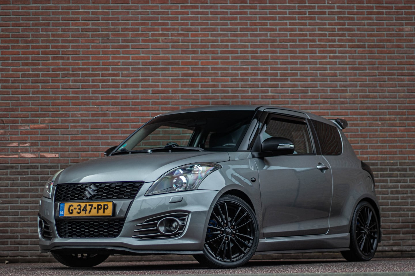 Suzuki Swift - 1.6 Sport 1.6 Sport, Stoelverwarming, Xenon, Climate control, Subfwoofer, Bluetooth, Cruise control. - AutoWereld.nl