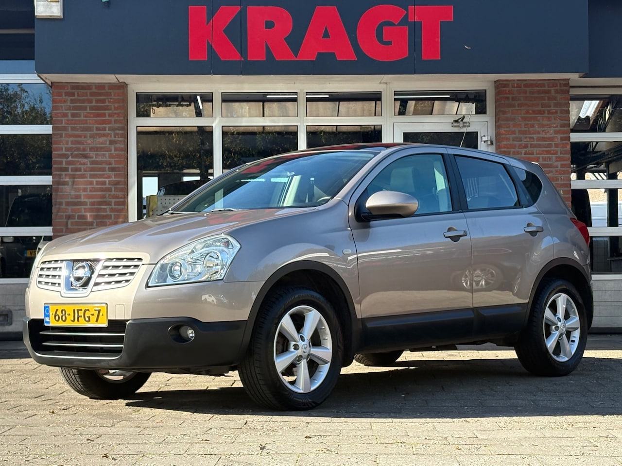Nissan Qashqai - Acenta 1.6 114 pk - trekhaak - hoge instap - nette auto! - AutoWereld.nl