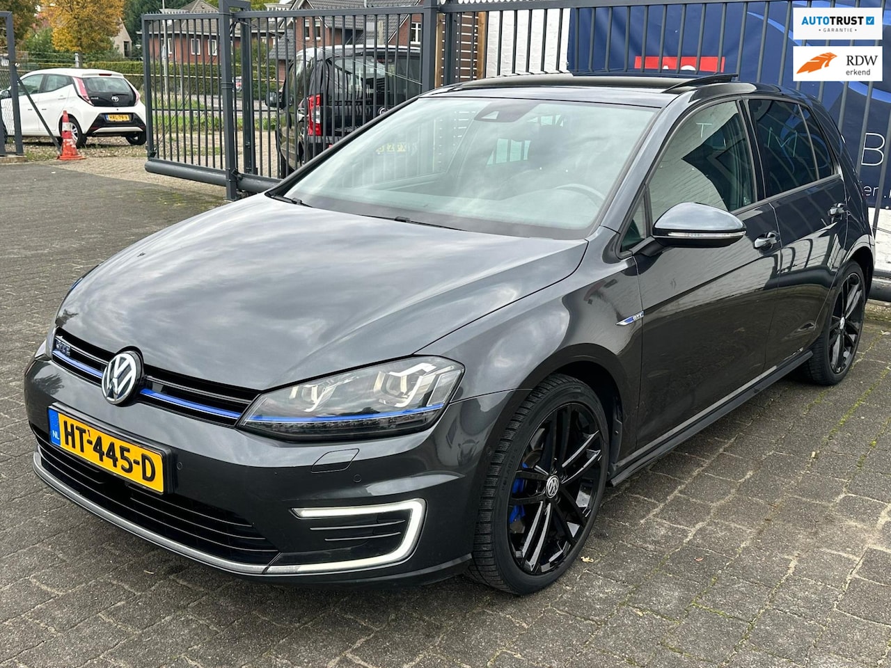 Volkswagen Golf - 1.4 TSI GTE / PANO / NAVIGATIE / STOELVERWARMING / LEDER - AutoWereld.nl