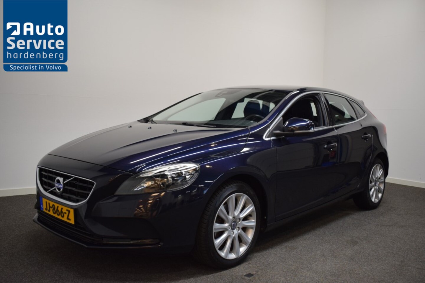 Volvo V40 - 2.0 T3 153pk Nordic+ Xenon/ Stoel, voorruit verw./ Standkachel/ Digitaal dashboard - AutoWereld.nl