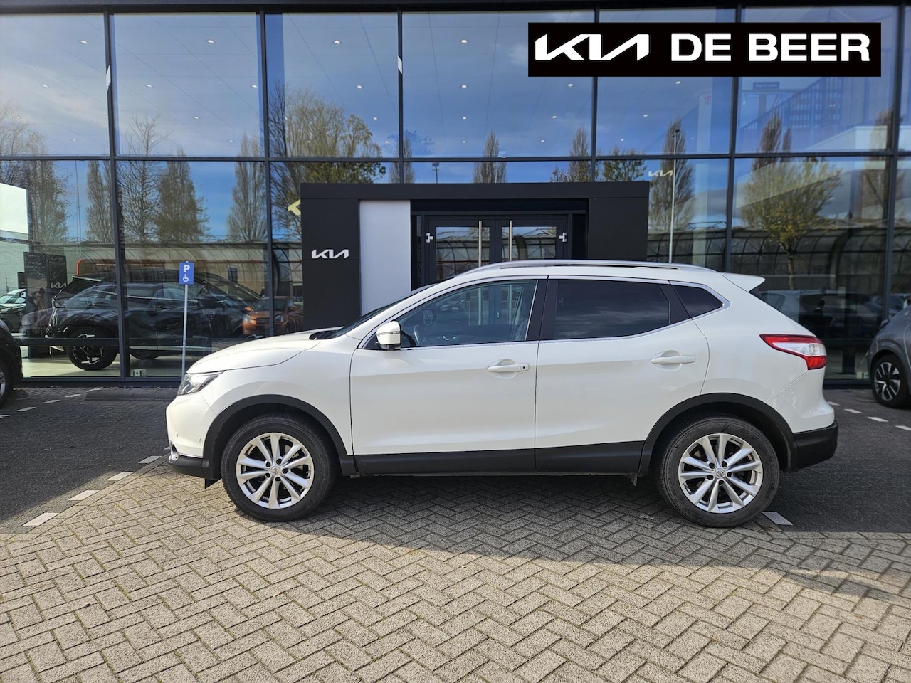 Nissan Qashqai - 1.5 dCi 110pk Business Edition Pano/ 360 graden / Leer - AutoWereld.nl
