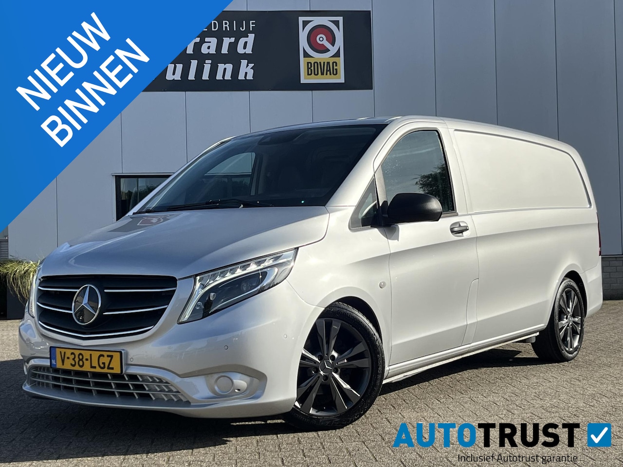 Mercedes-Benz Vito - 114 CDI AUTOMAAT 195PK LED LEER NAV TREKHAAK - AutoWereld.nl