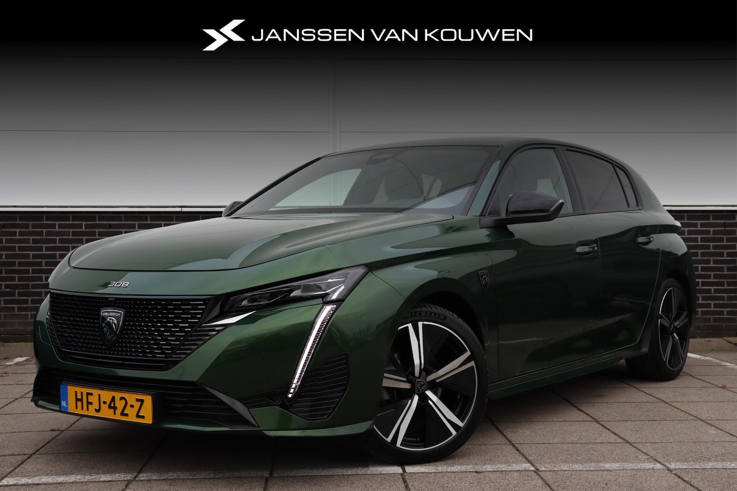Peugeot 308 - 1.2 PureTech GT *Automaat * Navigatie * LED Koplampen * Verde Oliva - AutoWereld.nl