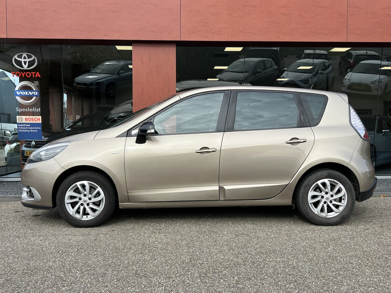 Renault Scénic - 1.2 TCe Limited | Climate | Nav | Trekhaak - AutoWereld.nl