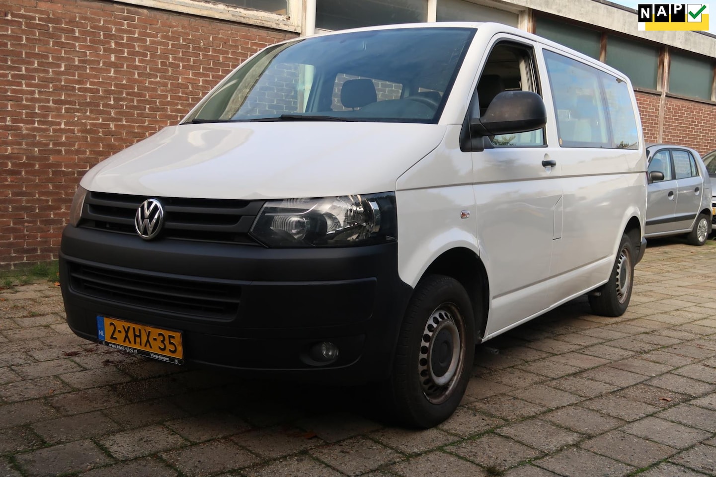 Volkswagen Transporter Kombi - 2.0 TDI L1H1 Trendline Baseline 2.0 TDI L1H1 Trendline Baseline - AutoWereld.nl