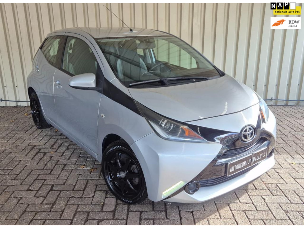 Toyota Aygo - 1.0 5-Drs Elektr Pakket / CAMERA / AIRCO / Nw APK / Cruise Control / start/stop / LMV.!! - AutoWereld.nl