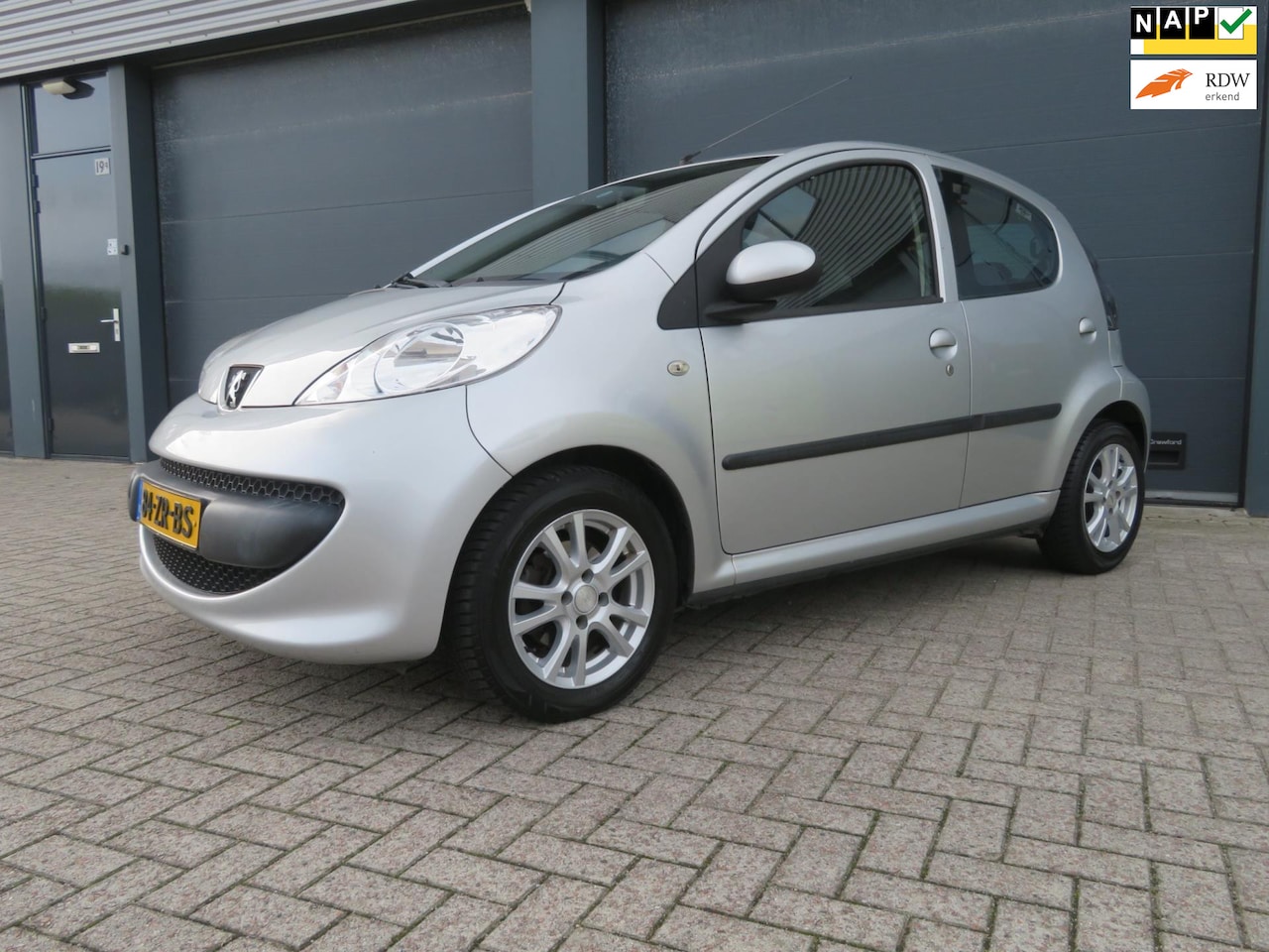 Peugeot 107 - 1.0-12V XS 5 deurs airco - AutoWereld.nl
