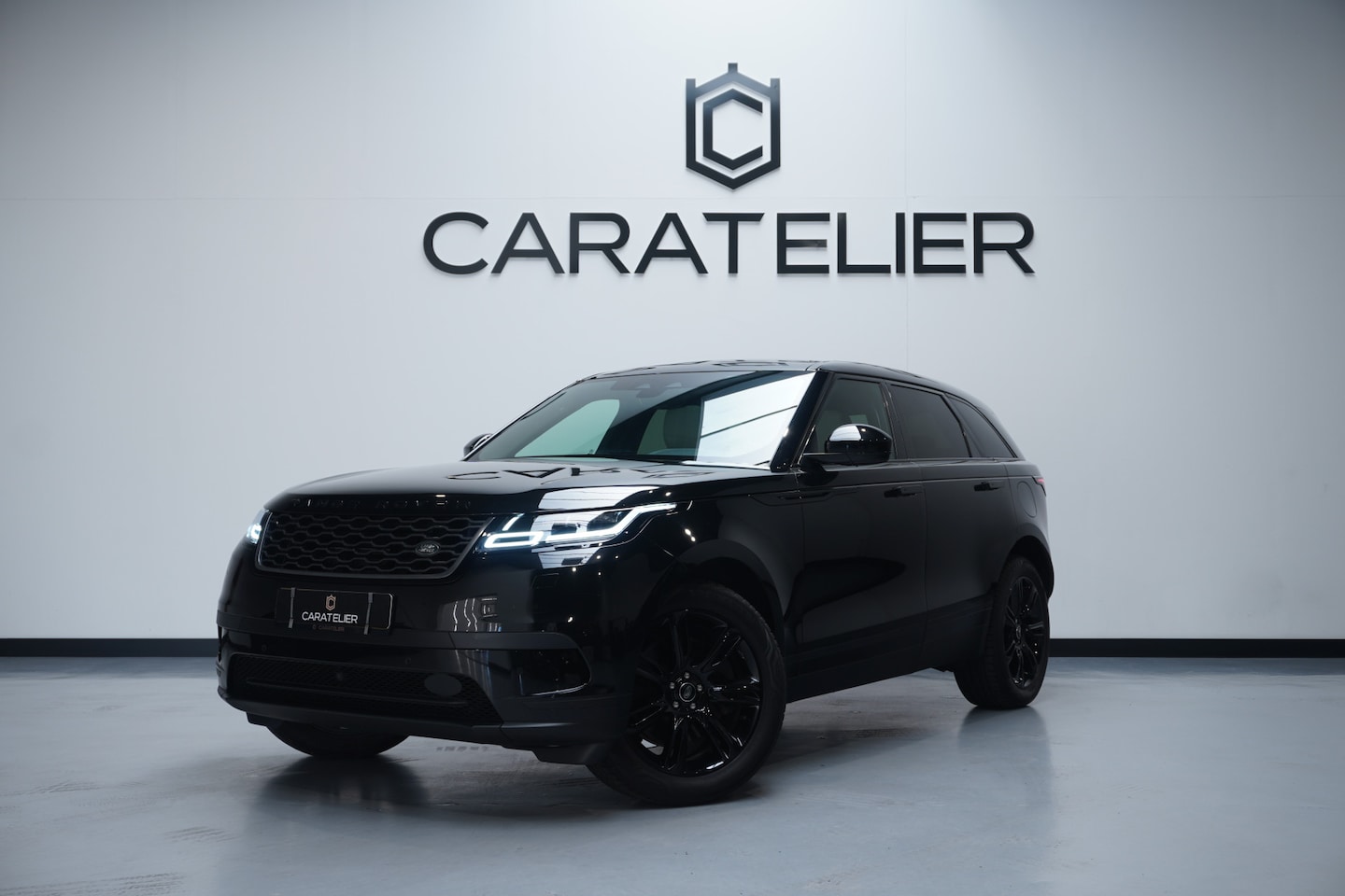 Land Rover Range Rover Velar - 2.0 P400e / Pano / Black Pack / BTW-auto - AutoWereld.nl