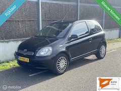 Toyota Yaris - 1.3-16V VVT-i Sol NAP/ONVERWOESTBAAR