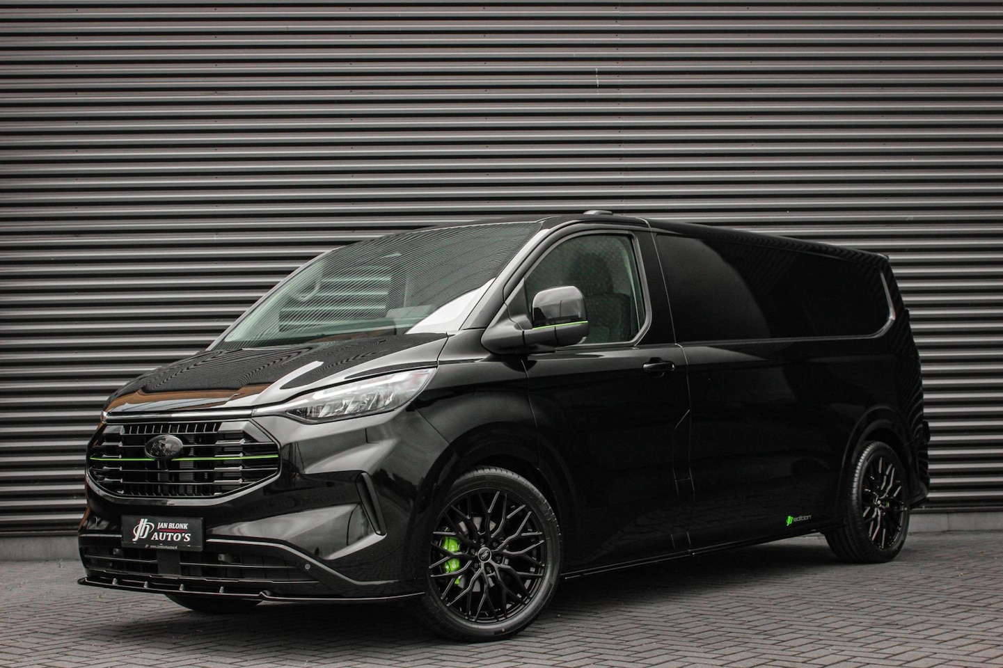 Ford Transit Custom - 320 2.0 TDCI L2H1 Limited 170PK JB- EDITION / DRIVER ASSISTANCE PACK / 3- ZITS / MY2024 / - AutoWereld.nl