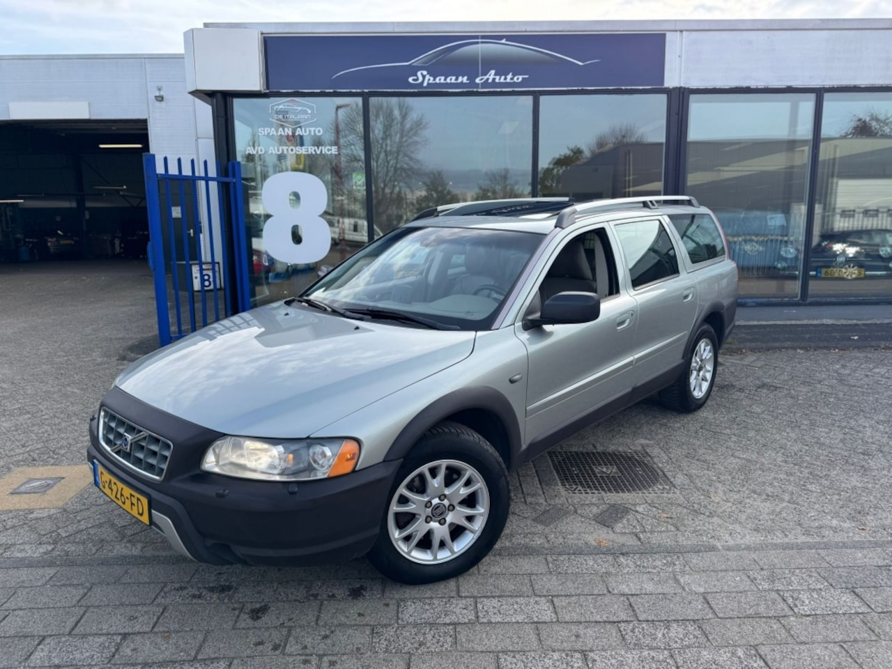 Volvo XC70 - 2.5 T Summum l Xenon l Opendak l Trekhaak - AutoWereld.nl