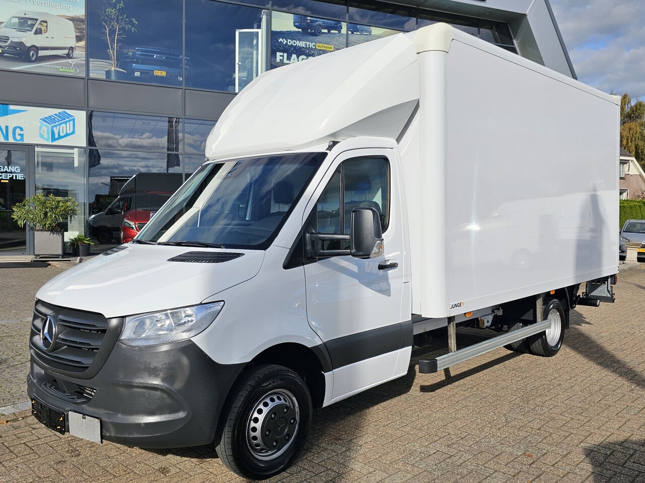 Mercedes-Benz Sprinter - 517 CDI L3 RWD Bakwagen met Laadklep Automaat * Camera * Navi * Trekhaak * - AutoWereld.nl