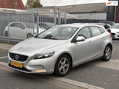 Volvo V40 - 1.6 D2 Momentum | Navi | trekhaak | cruise control | achteruitrijcamera