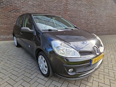 Renault Clio - 1.2-16V Special Line 5 deurs airco radio carkit