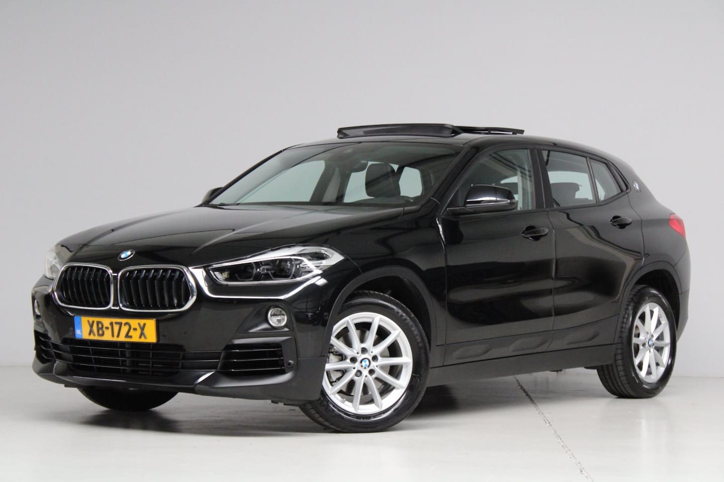 BMW X2 - SDrive18i High Executive | panoramadak | head-up display | achteruitrijcamera | leder | st - AutoWereld.nl