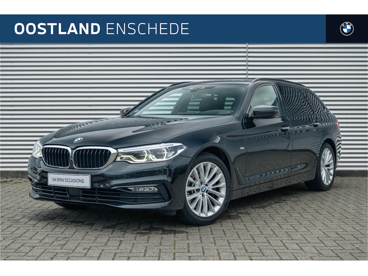 BMW 5-serie Touring - 530i xDrive High Executive Sport Line Automaat / Trekhaak / Panoramadak / Sportstoelen / A - AutoWereld.nl