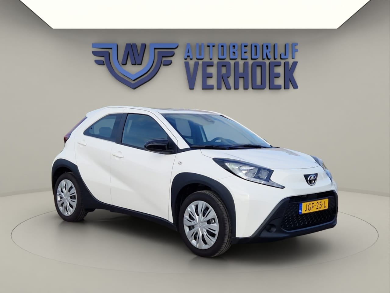 Toyota Aygo X - 1.0 VVT-i S-CVT Play Automaat - Groot Multimedia scherm - AutoWereld.nl