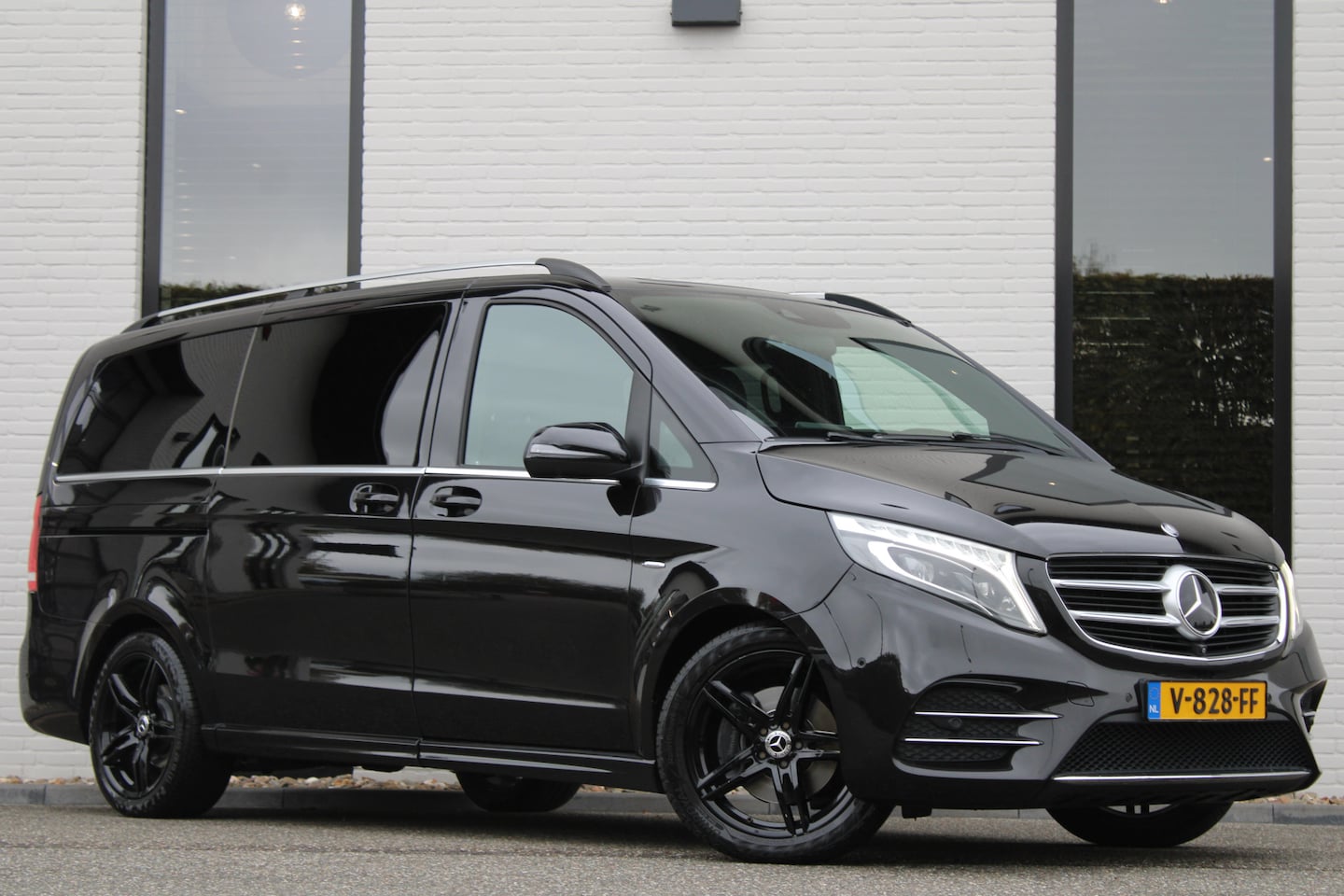 Mercedes-Benz V-klasse - 250d Aut / AMG / Lang / Avantgarde Edition / 2x Elec Schuifdeur / Burmester / Vol Opties / - AutoWereld.nl