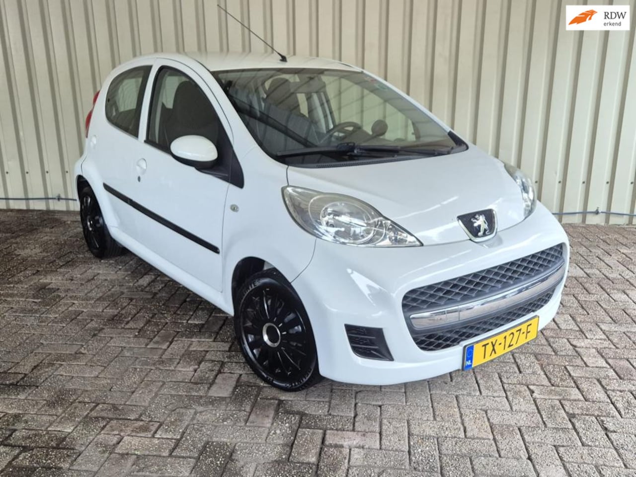 Peugeot 107 - 5-Drs Elektr. pakket Airco Nw APK.!! - AutoWereld.nl
