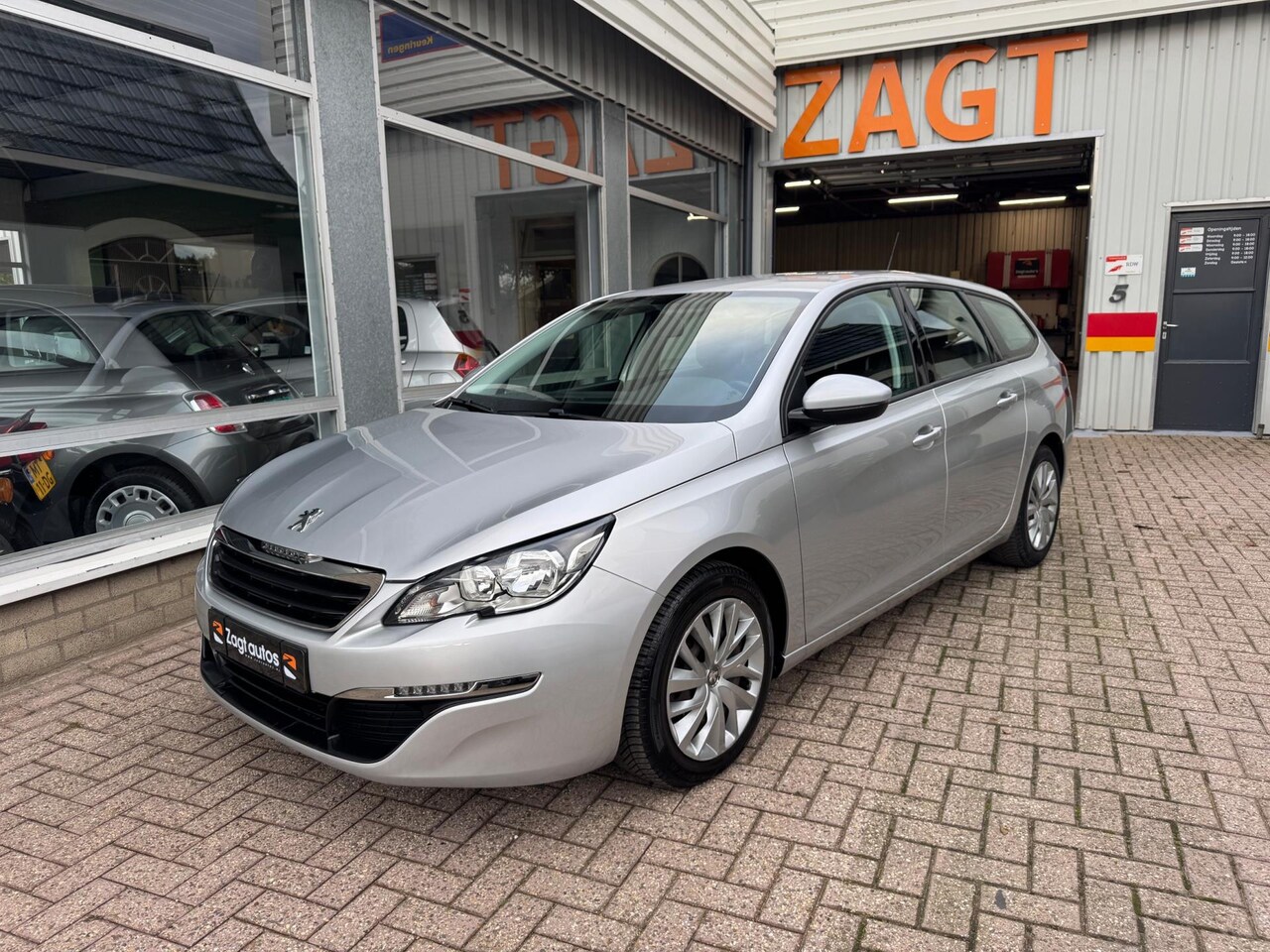 Peugeot 308 SW - 1.2 PureTech Blue Lease 1.2 PureTech Blue Lease - AutoWereld.nl