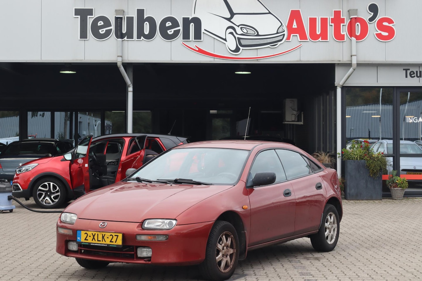 Mazda 323 - 1.5i F GX Indigo Airco, Elektrische ramen, Lichtmetalen wielen, Radio cd speler - AutoWereld.nl