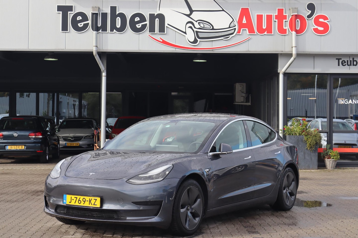 Tesla Model 3 - Standard RWD Plus 60 kWh (€14.864,- excl BTW), 90% SOH, 360 Camera, Autopilot, Trekhaak, P - AutoWereld.nl