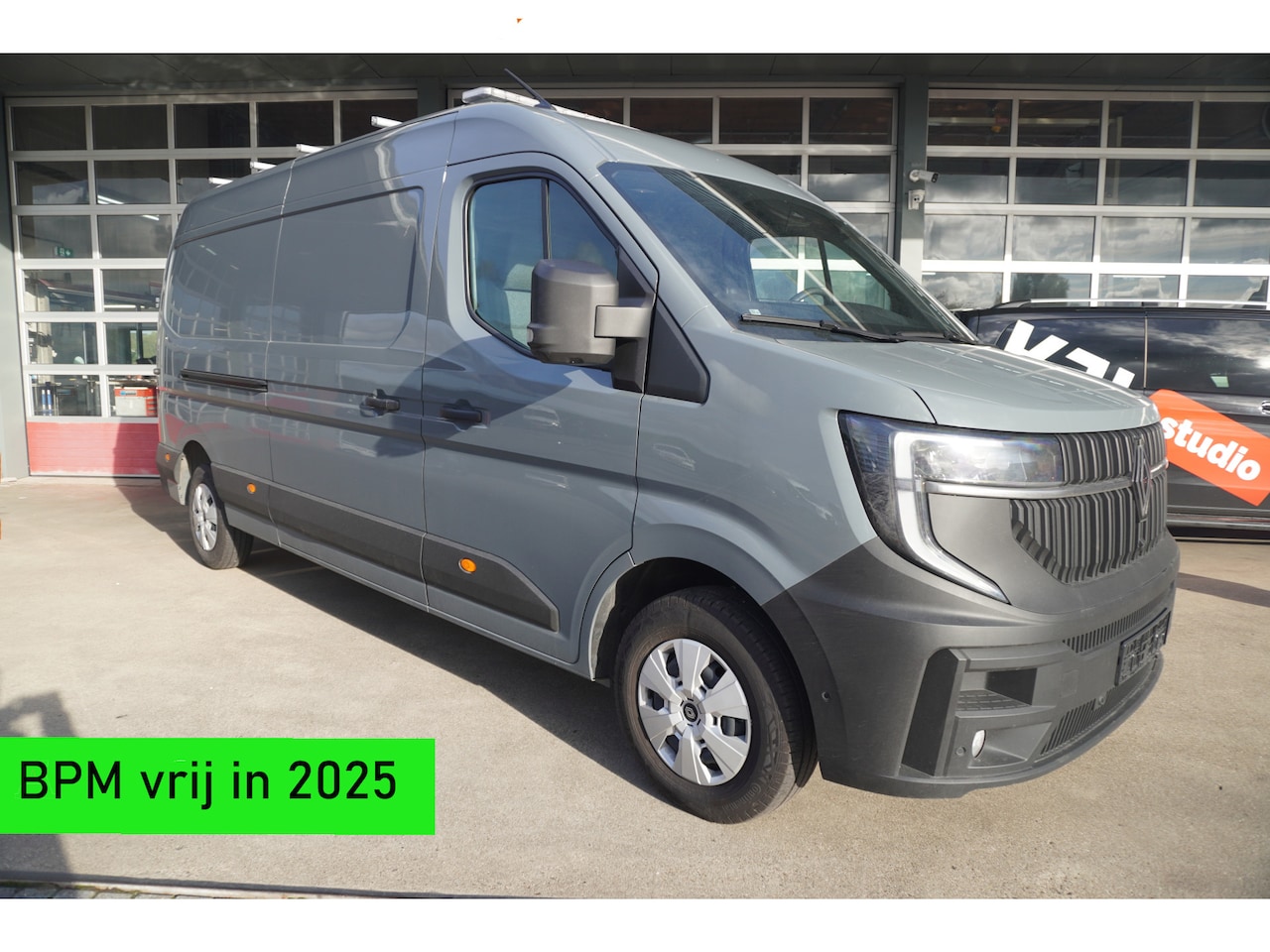 Renault Master - T35 2.0 dCi 170PK L3H2 Extra Laadruimte inrichting Airco | Cruise | Camera | Navi |  Oprij - AutoWereld.nl