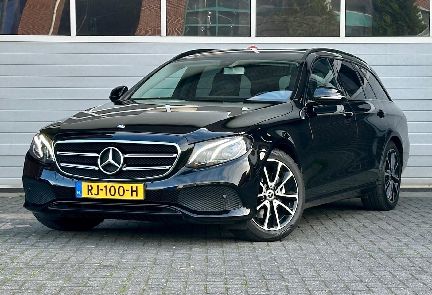 Mercedes-Benz E-klasse Estate - 220 d 195pk AMG-Line interieur - AutoWereld.nl