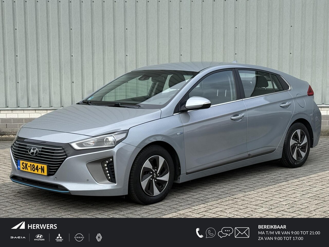 Hyundai IONIQ - 1.6 GDi Comfort / Automaat / Parkeersensoren Voor + Achter / Achteruitrijcamera / Adaptiev - AutoWereld.nl
