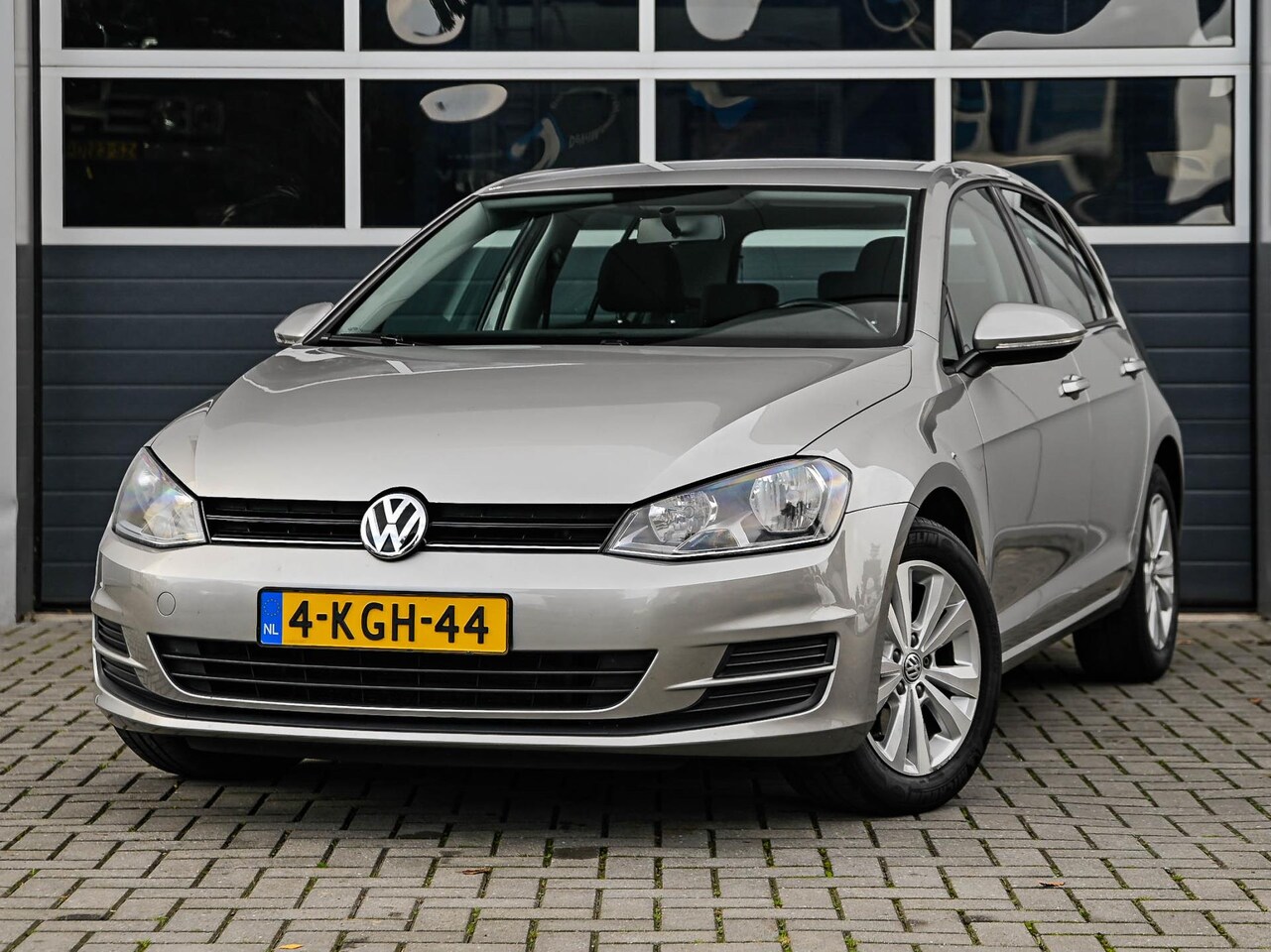 Volkswagen Golf - 1.2 TSI Trendline | Navi | Carplay | Cruise control | Trekhaak - AutoWereld.nl