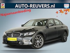 BMW 3-serie - 320e High Executive / LED / Navi / CarPlay / Leder / DAB