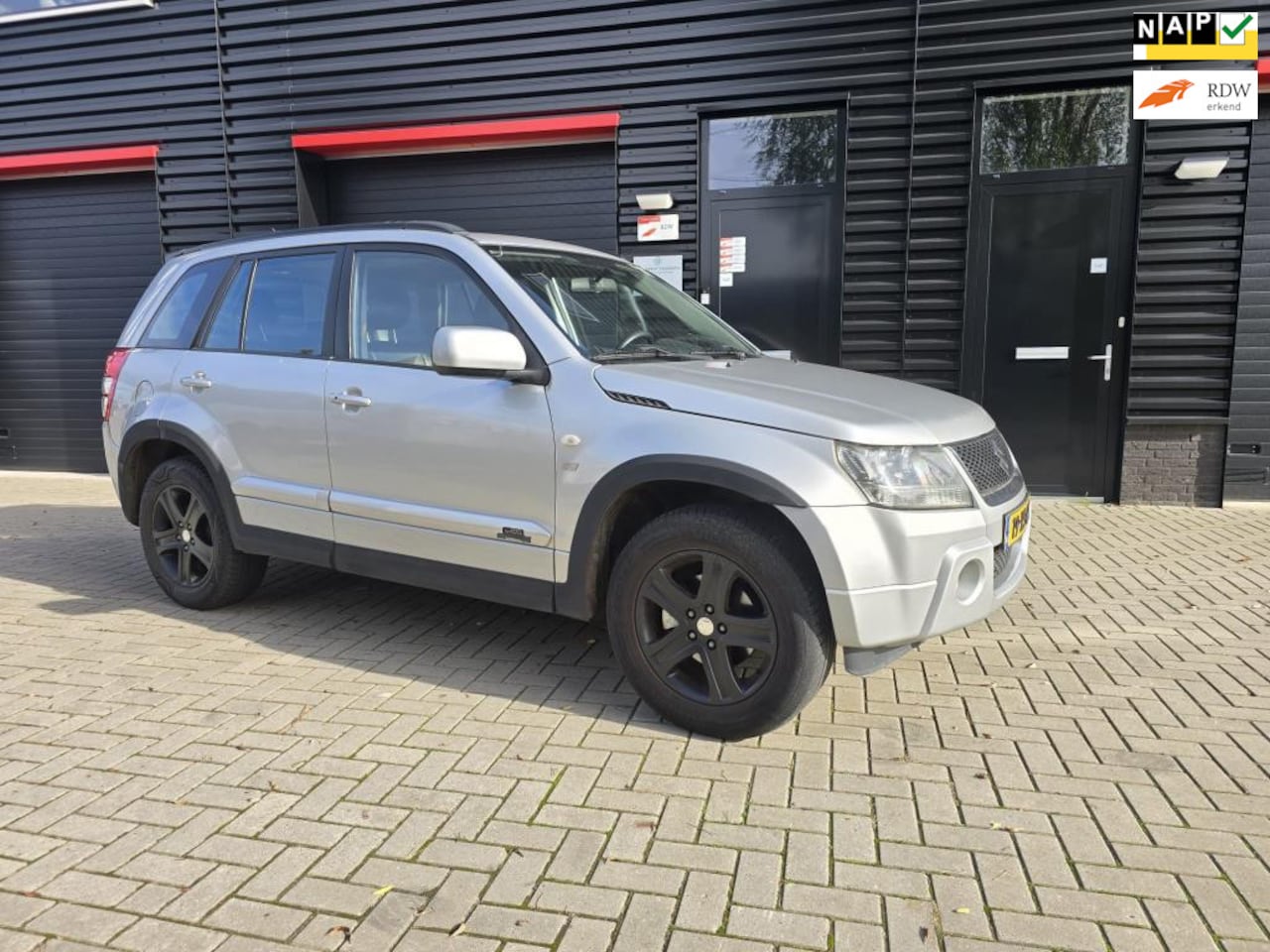 Suzuki Grand Vitara - 2.0-16V Exclusive / 4X4 / STOELVERWARMING / AIRCO / CRUISE CONTROL / ELEC. PAKKET - AutoWereld.nl