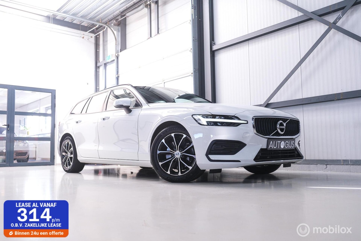 Volvo V60 - 2.0 B3 Inscription | Trekhaak | Camera | Stuur + stoel verwarming | NL auto NAP | 1e eigen - AutoWereld.nl