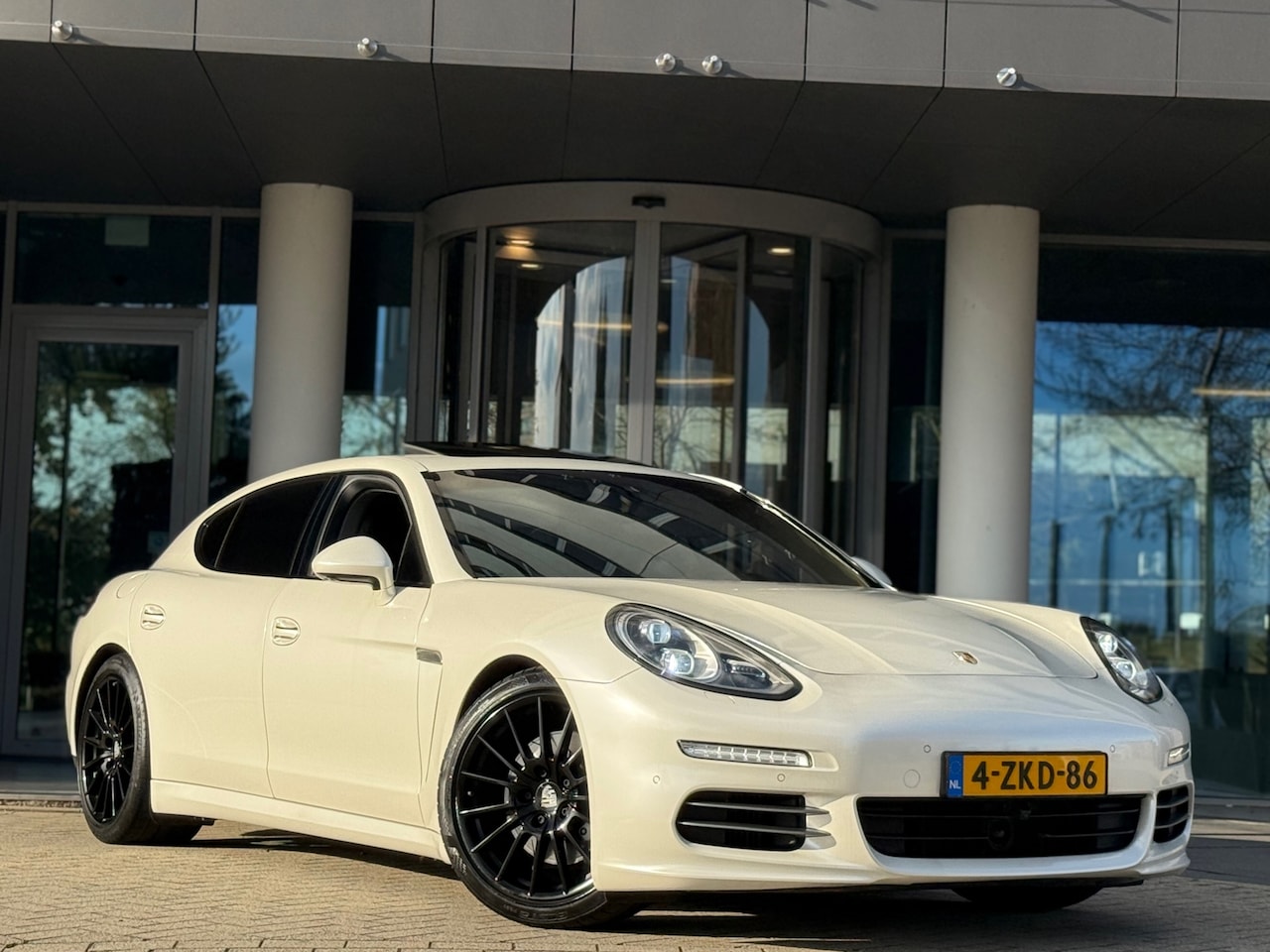 Porsche Panamera - 3.0 4S TURBO 550PK+ LWB Executive+ VIP LANG - AutoWereld.nl