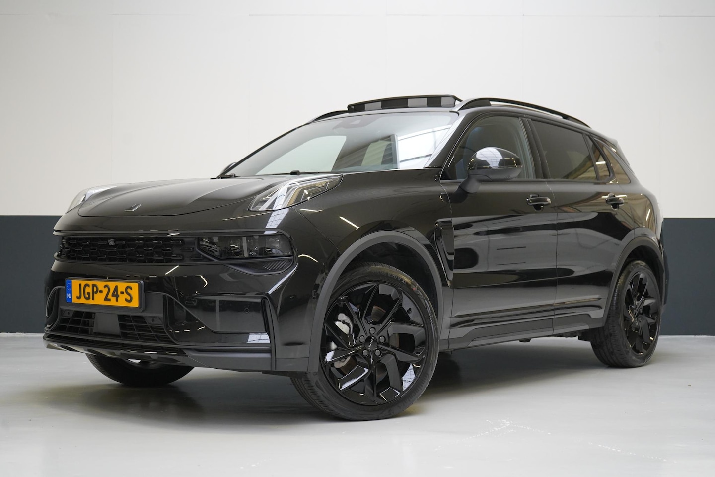Lynk & Co 01 - 1.5 | Zwart optiek | Panoramadak | Navigatie | Memory | Apple CarPlay - AutoWereld.nl