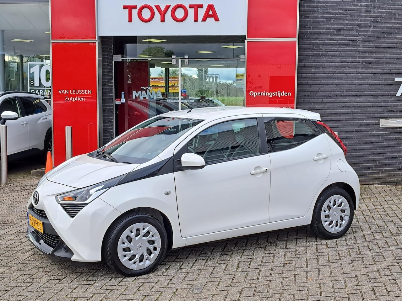 Toyota Aygo X - X-PLAY ACHTERUITRIJCAMERA APPLE CARPLAY NL-AUTO - AutoWereld.nl