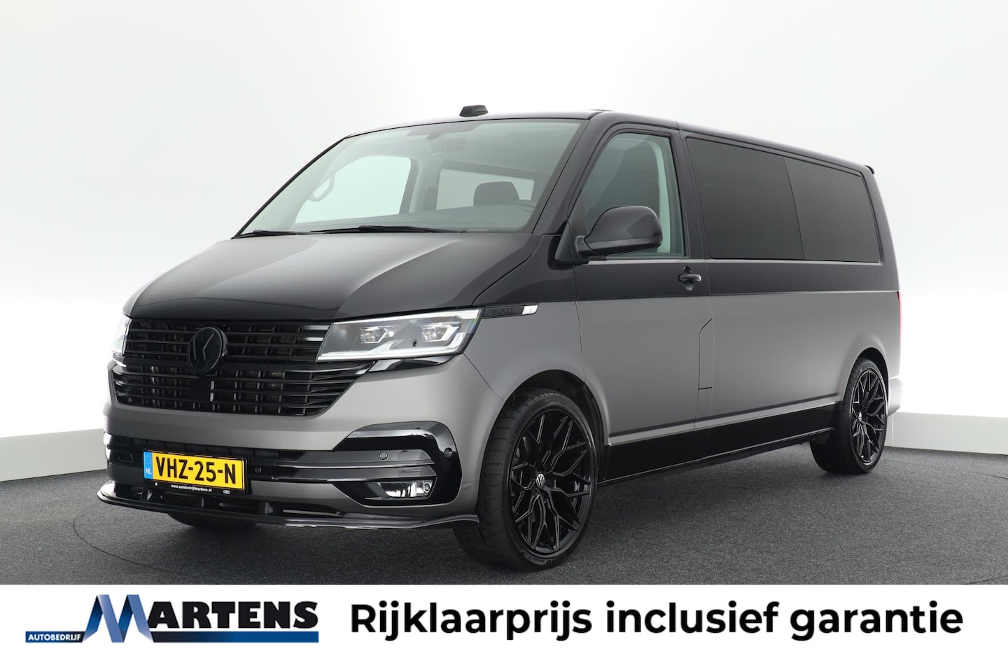 Volkswagen Transporter - 2.0 TDI 199pk DSG Bulli L2H1 DC Trekhaak Camera Virtual Cockpit Led Sidebars Navigatie - AutoWereld.nl